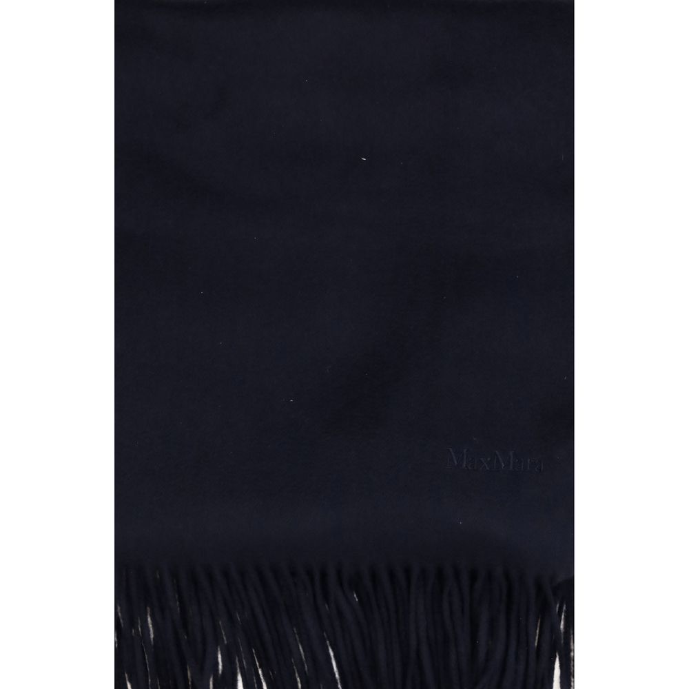 Scarf by Max Mara for women in cashmere & capra leather blue presents a cosy silhouette, artfully capturing the sophisticated design and premium aesthetic of the Cashmere & Capra Leather Shawl Fringes Scarf.