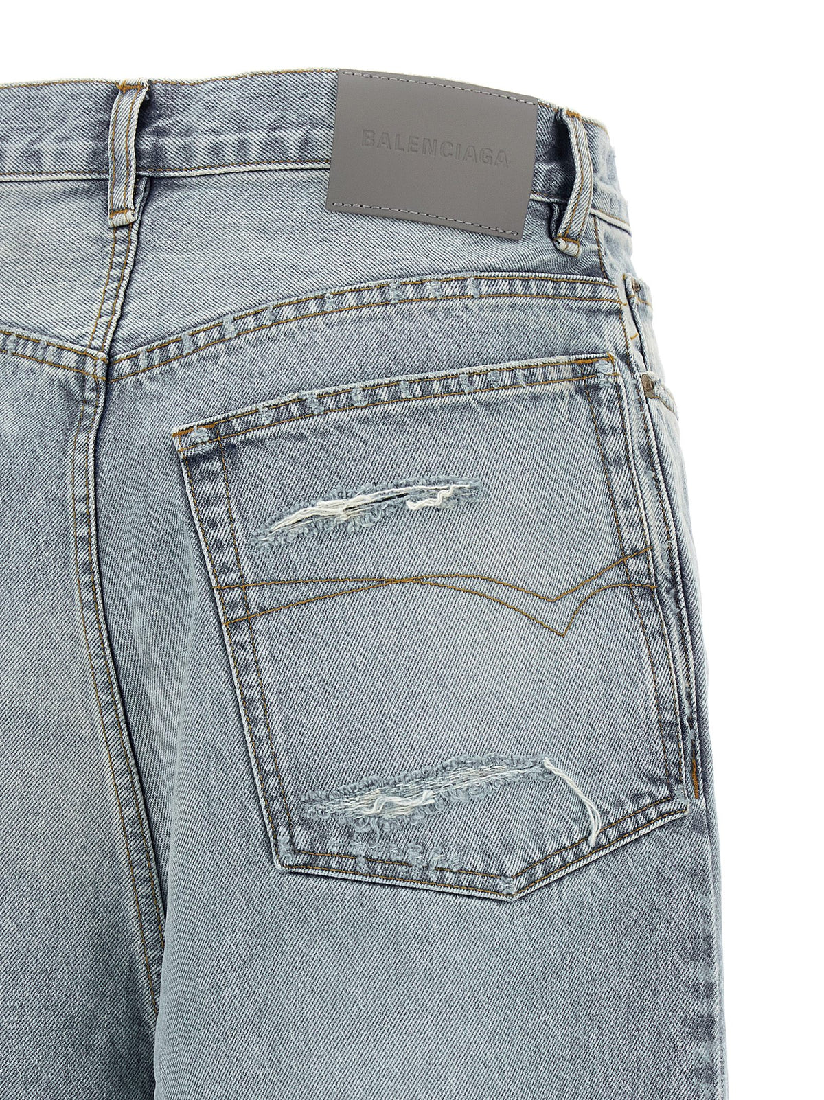 Jeans by Balenciaga for women in cotton denim gray, light-blue & signature features an sophisticated and relaxed-fit & wide with a precise long, creating a sophisticated and sophisticated silhouette.