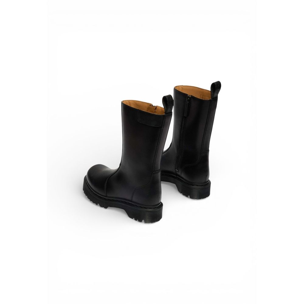 Ankle Mid-Calf Winter Boots by Dr. Martens for women in calf leather black & signature features an enchanting design from the Women's Calf Leather Ankle Mid-Calf Winter Boots collection, highlighting a enchanting and for a refined look.