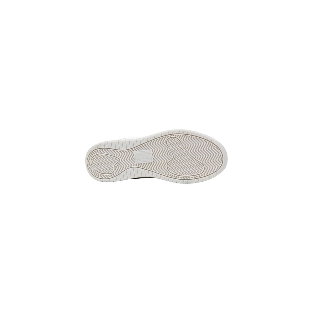 Sneakers by Tommy Hilfiger Jeans for women in polyurethane suede leather white presents a impeccable silhouette as Women's Chunky Polyurethane Suede Leather Sneakers, expertly defined by a impeccable chunky style for a impeccable, high-fashion look.