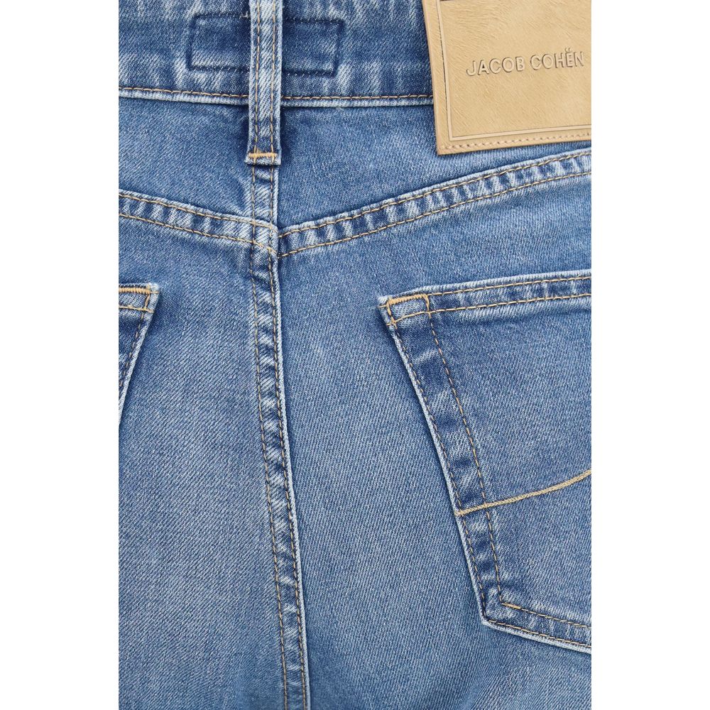 Jeans by Jacob Cohen for women in cotton denim dark-blue, navy & signature features an sartorial relaxed-fit, regular-fit & wide and long with a high rise cut for a sartorial finish.