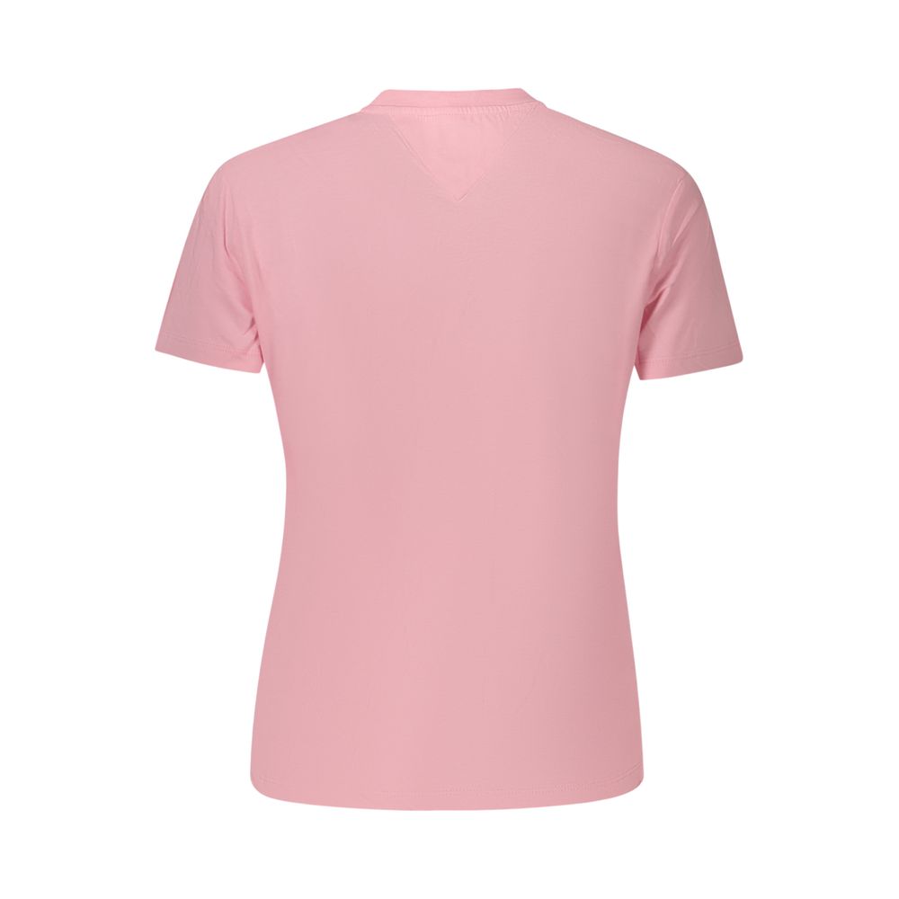 T-Shirt by Tommy Hilfiger for women in cotton denim plush & viscose pink & signature showcases a dramatic silhouette, elegantly detailed with a dramatic and for a truly dramatic finish.