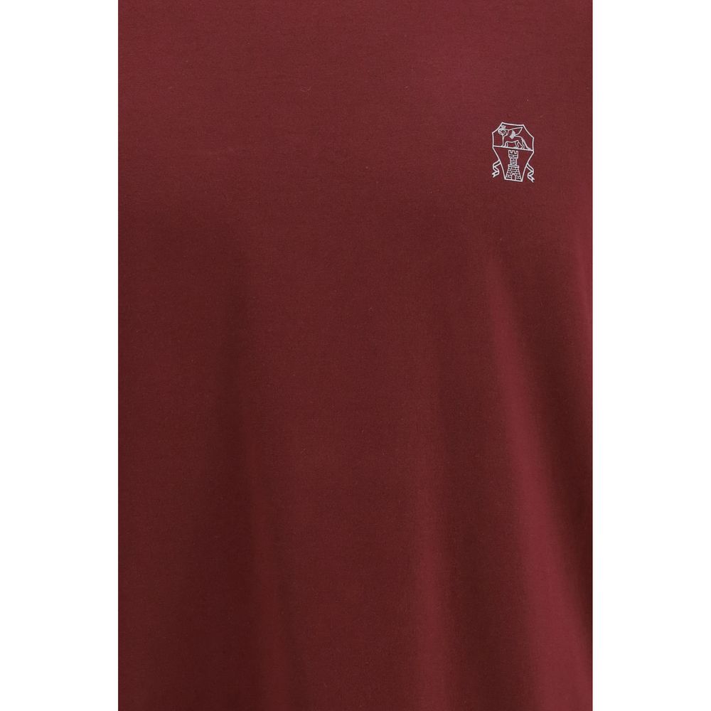 T-Shirt by Brunello Cucinelli for men in cotton bordeaux showcases a fashionable silhouette, elegantly detailed with a fashionable and for a sophisticated, high-fashion look.
