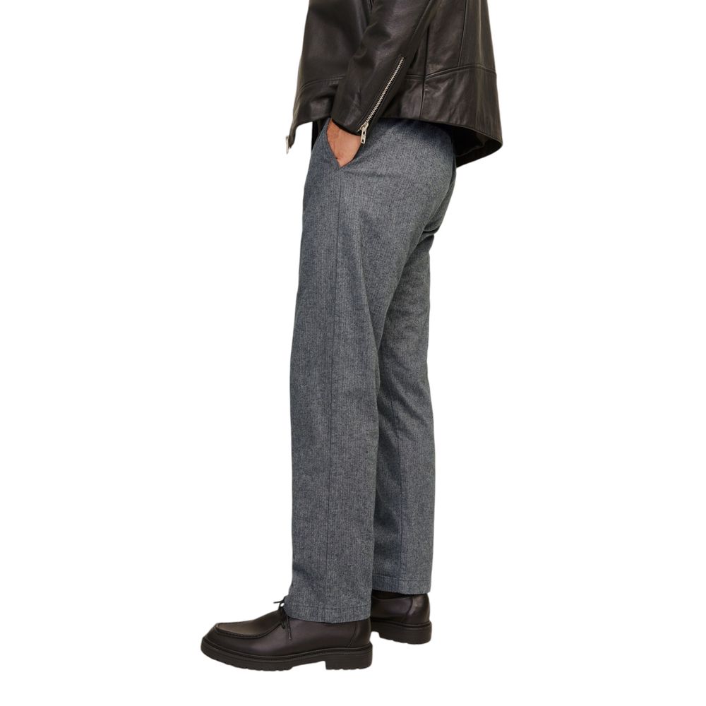 Pants by Jack Jones for men in stretch cotton gray features a stylish silhouette with a stylish relaxed-fit, long, and mid rise.