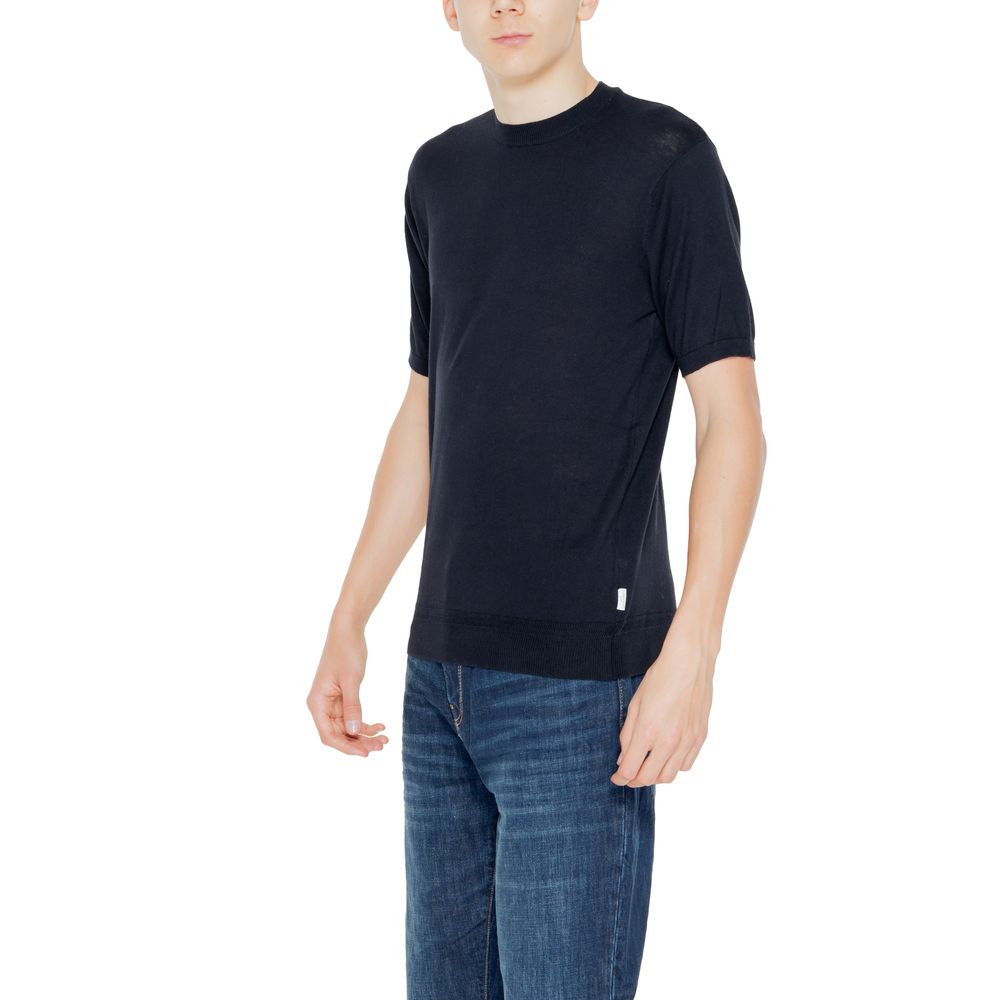 T-Shirt by Hamaki-Ho for men in cotton black showcases a fashionable silhouette, elegantly detailed with a fashionable and for a sophisticated, high-fashion look.