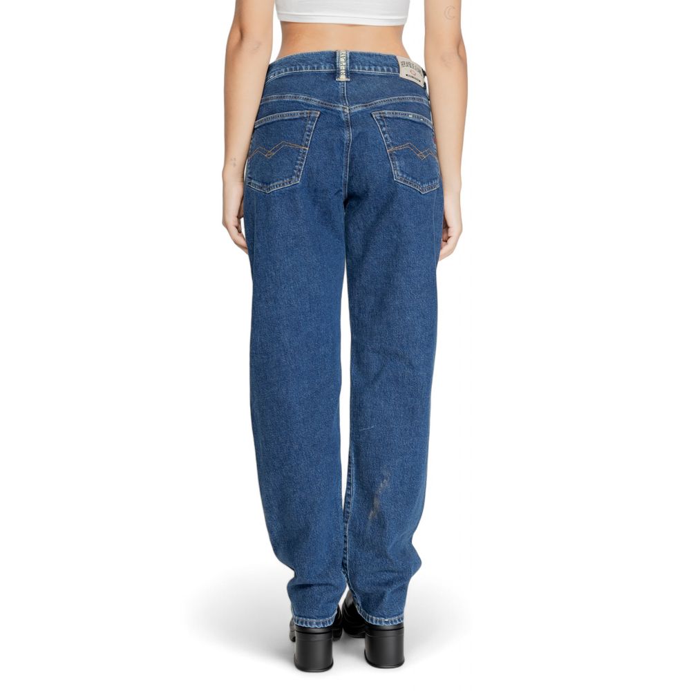 Pants by Replay for women in stretch cotton blue features a enduring silhouette, showcasing a enduring regular-fit & mom and long with a for a premium, tailored aesthetic.