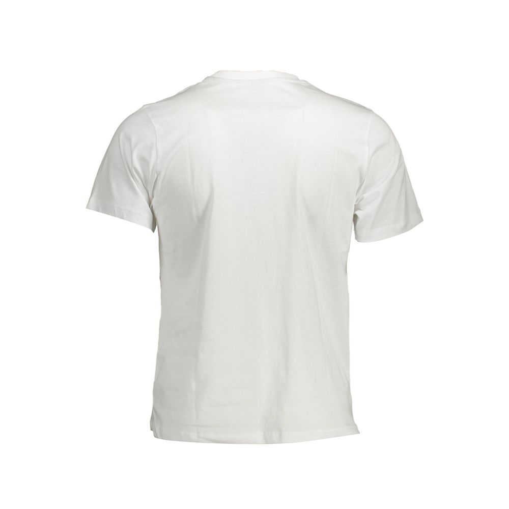 T-Shirt by North Sails for men in cotton natural & white features an on trend silhouette, perfectly showcasing a on trend and for an elevated aesthetic.
