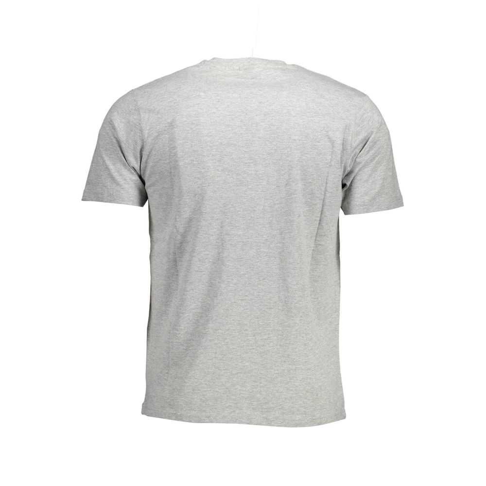 T-Shirt by North Sails for men in cotton gray features an on trend silhouette, perfectly showcasing a on trend and for an elevated aesthetic.