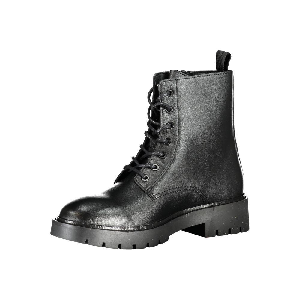 Lace-Up Ankle Boots by Calvin Klein for men in polyester & polyethylene black features an high-performance silhouette, showcasing the sophisticated design of the Men's Polyester & Polyethylene Lace-Up Ankle Boots with a and a refined .