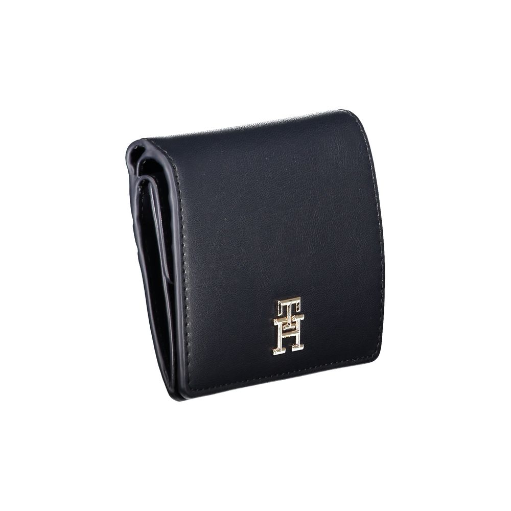 Wallet by Tommy Hilfiger for women in polyethylene blue presents a refined silhouette, artfully capturing the essence of the Polyethylene Wallet design with sophisticated coin-purse for a refined look.