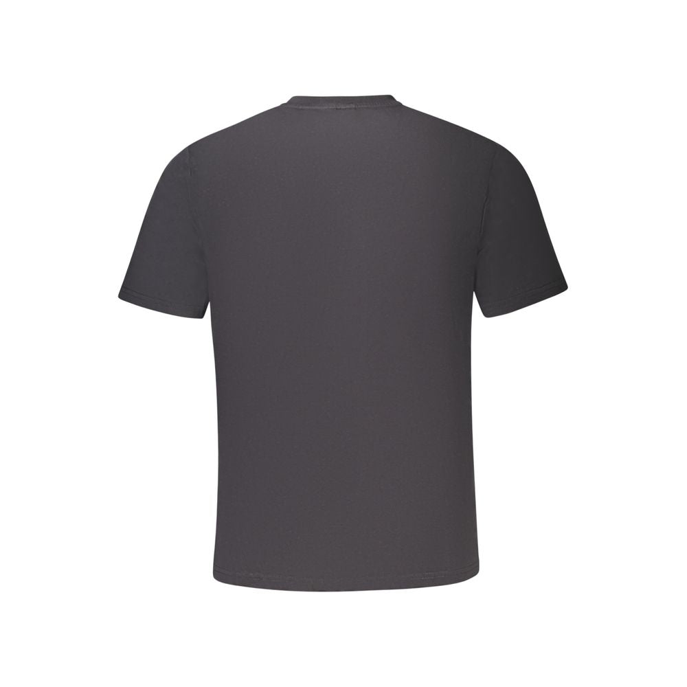T-Shirt by North Sails for men in cotton black & print features an edgy silhouette, meticulously detailed with a sophisticated and crew neckline for a truly edgy finish.