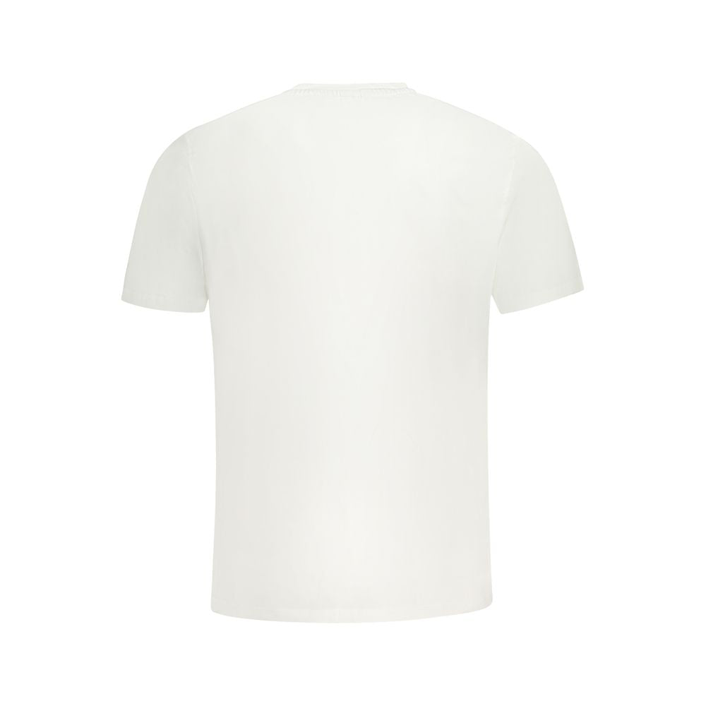 T-Shirt by North Sails for men in cotton white & print showcases a dramatic silhouette, elegantly detailed with a dramatic and for a truly dramatic finish.