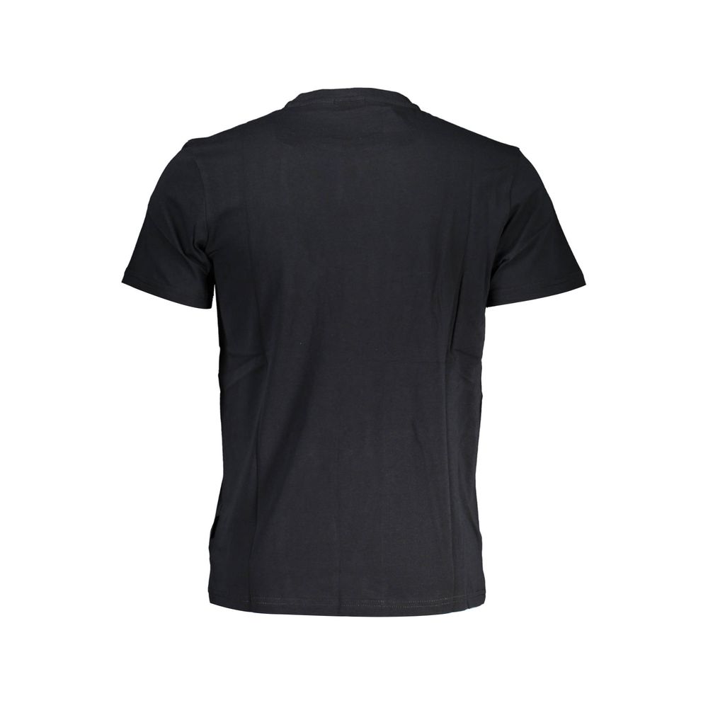 T-Shirt by Napapijri for men in cotton black showcases a fashionable silhouette, elegantly detailed with a fashionable and crew neckline for a sophisticated, high-fashion look.