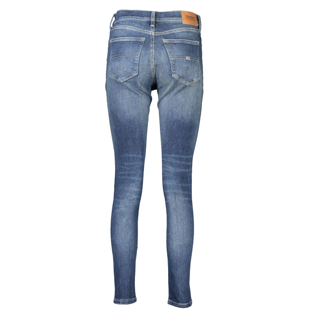 Jeans by Tommy Hilfiger for women in cotton blue presents a tailored silhouette, showcasing a tailored skinny and long cut with a refined mid rise for a truly tailored aesthetic.