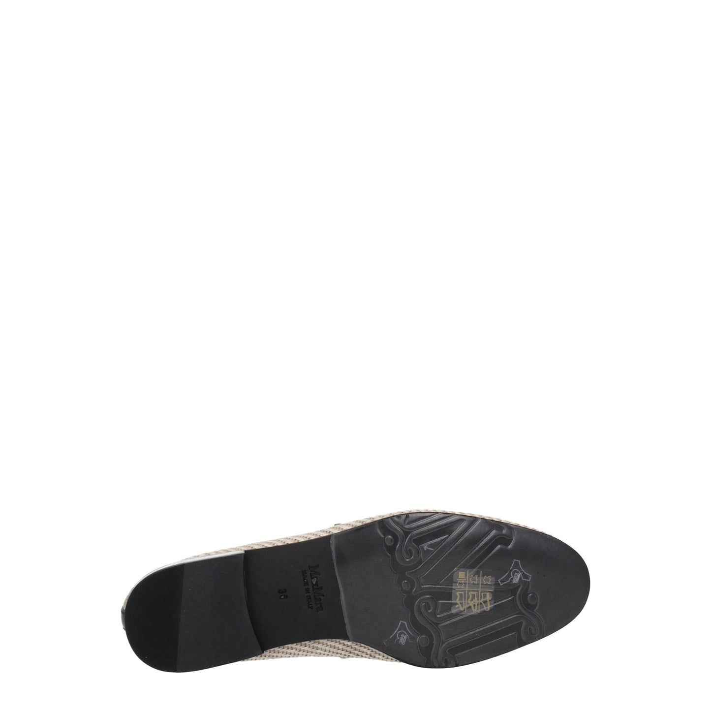 Flat Loafer Chukka-Desert Shoes by Max Mara for unisex in leather beige features an effortless chic silhouette, showcasing the Unisex Leather Flat Loafer Chukka-Desert Shoes design with an effortless chic flat and a round toe style for a effortless chic look.