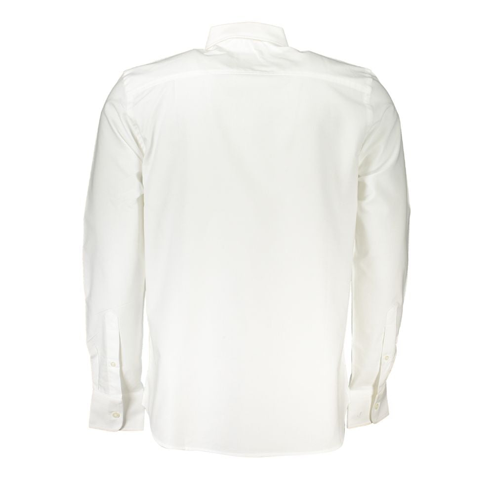Shirt by North Sails for men in cotton white presents a discerning silhouette, showcasing a sophisticated and for a truly discerning finish.