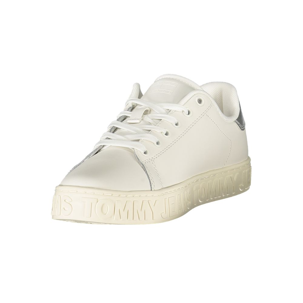 Sneakers by Tommy Hilfiger for women in polyester polyethylene leather silver & white features a sumptuous design, perfectly showcasing the sumptuous fashion style of this Women's Fashion Polyester Polyethylene Leather Sneakers.