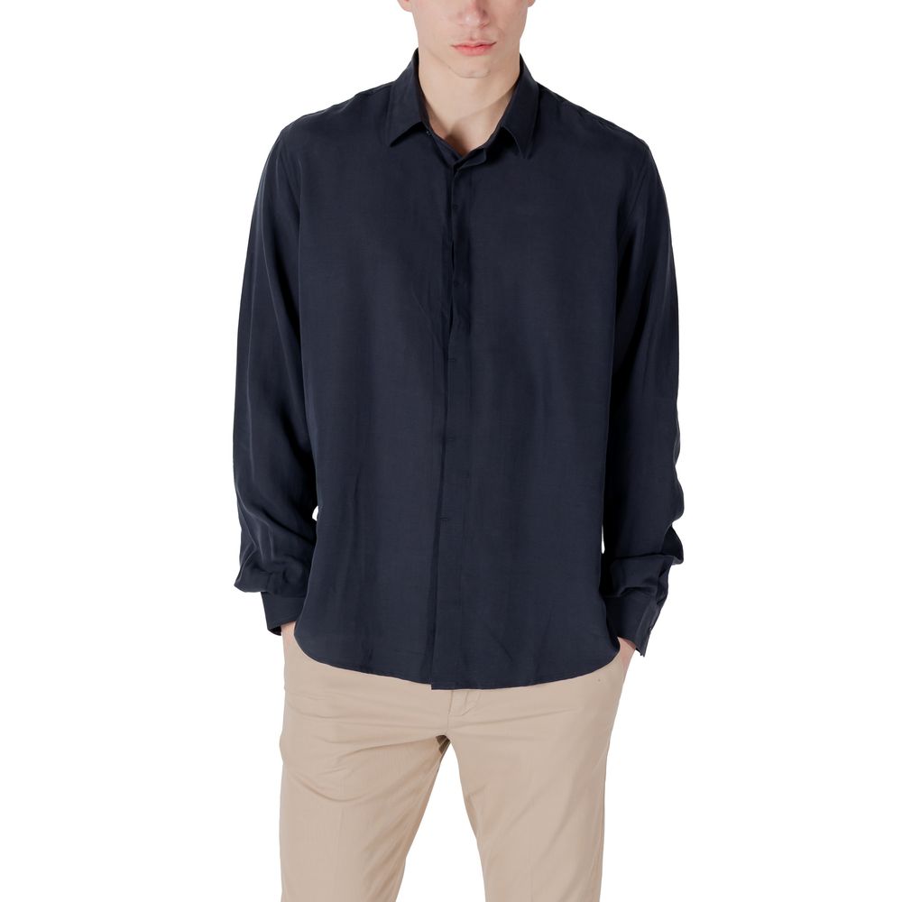 Shirt by Antony Morato for men in linen & lyocell blue presents a discerning silhouette, showcasing a sophisticated and for a truly discerning finish.