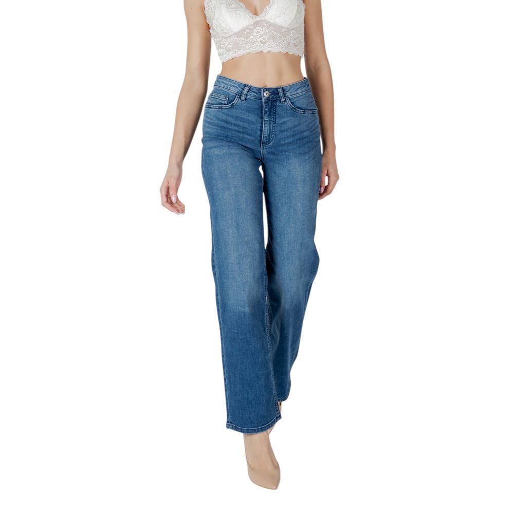 Jeans by ICHI for women in stretch denim cotton blue features a refined silhouette with a refined relaxed-fit & wide, defined by a and a refined for a refined finish.