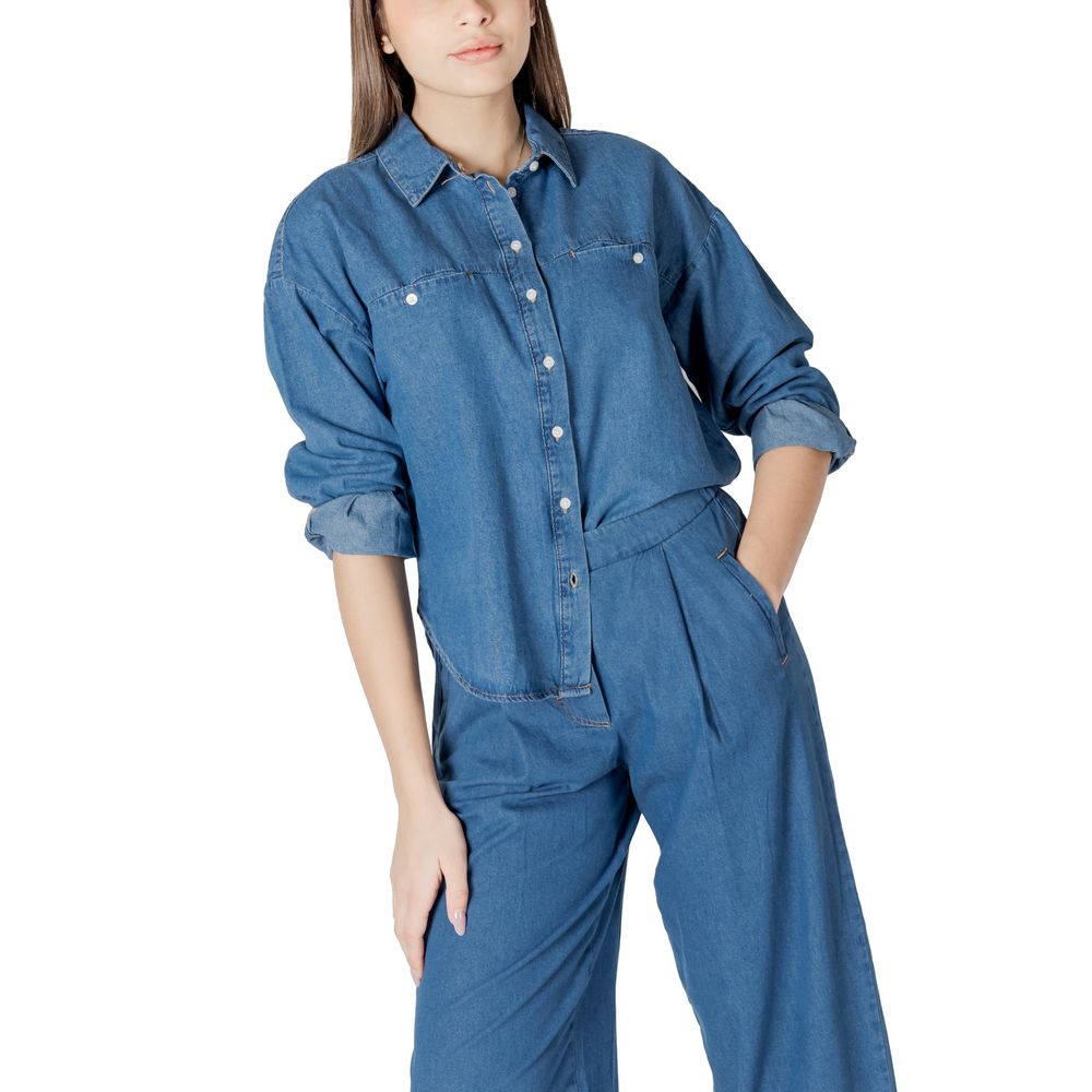 Shirt by ICHI for women in denim cotton blue features an polished silhouette, showcasing a sophisticated and detail for a truly polished finish.