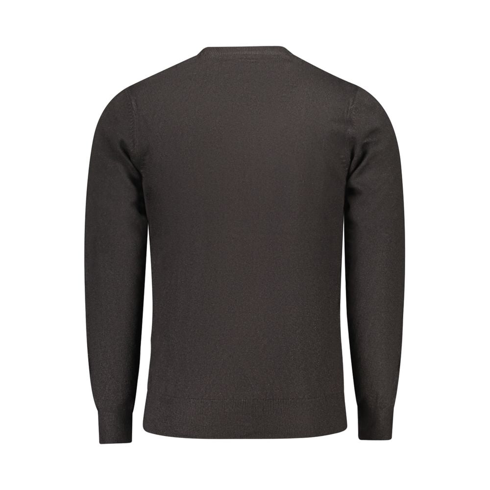 Sweatshirt by North Sails for men in nylon black & signature features an provocated silhouette, detailed with a provocated and a refined for a sophisticated aesthetic.