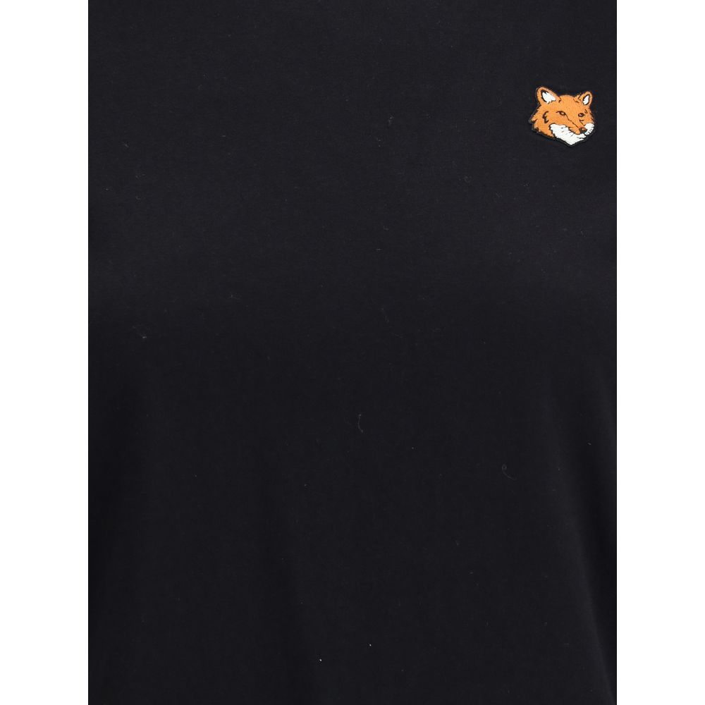 T-Shirt by Maison Kitsuné for women in organic cotton black & signature features an edgy silhouette, meticulously detailed with a sophisticated and crew neckline for a truly edgy finish.