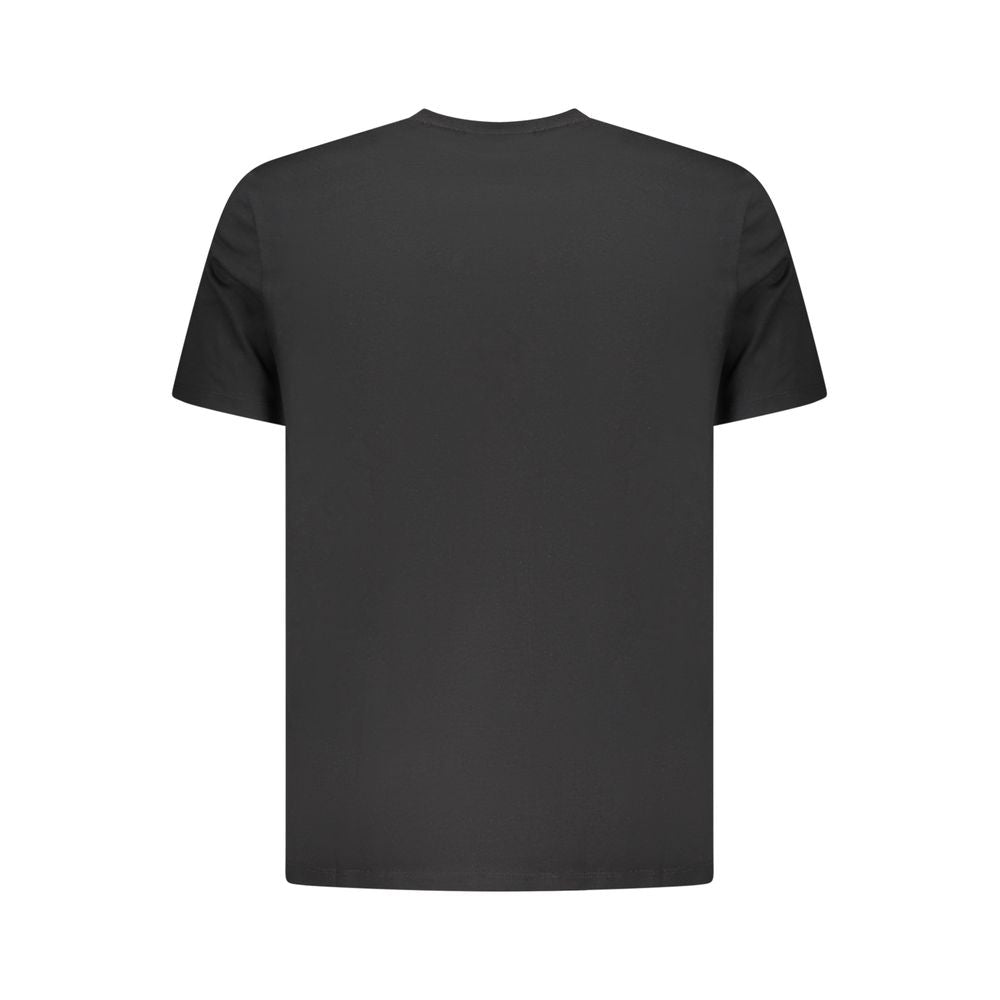 T-Shirt by Calvin Klein for men in cotton black features an on trend silhouette, perfectly showcasing a on trend and crew neckline for an elevated aesthetic.