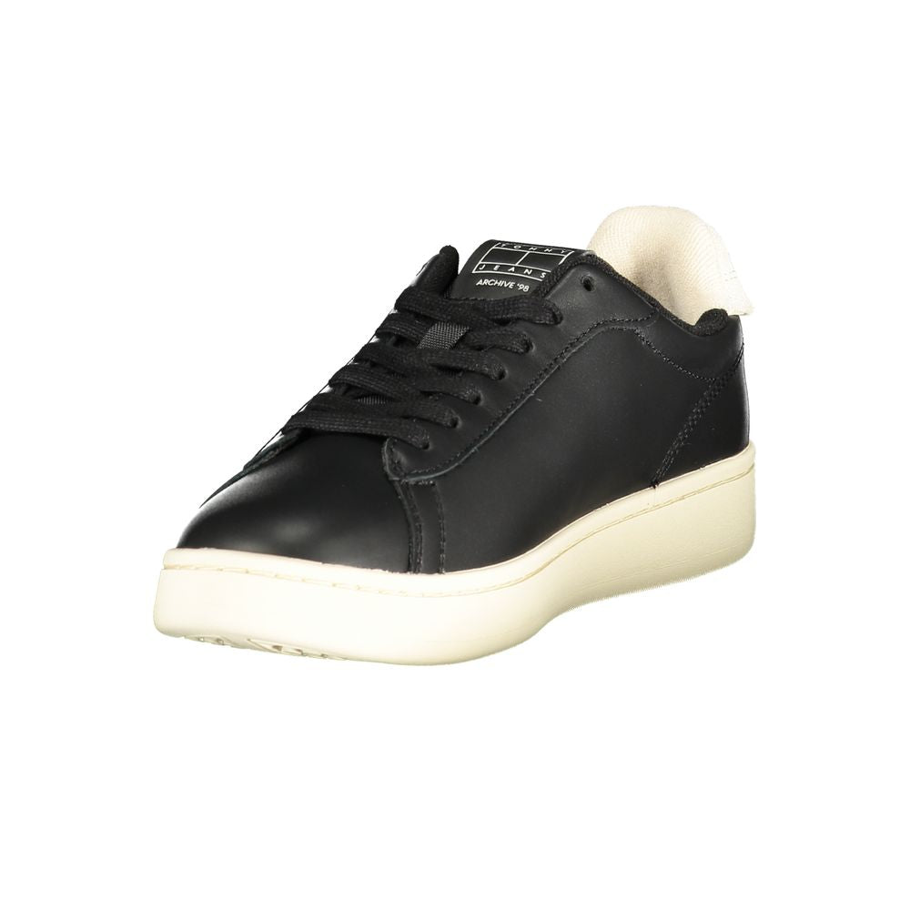Sneakers by Tommy Hilfiger for women in polyester polyethylene leather black features an sumptuous silhouette, showcasing the premium Women's Low-Top Polyester Polyethylene Leather Sneakers in a sumptuous low-top style that offers a sumptuous finish for refined style.