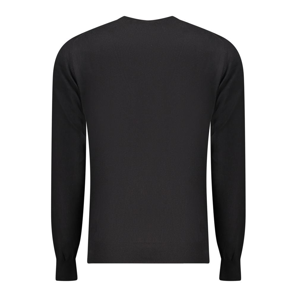 Sweatshirt by Accademia Militare for men in cotton black features an provocated silhouette, detailed with a provocated and a refined crew neckline for a sophisticated aesthetic.