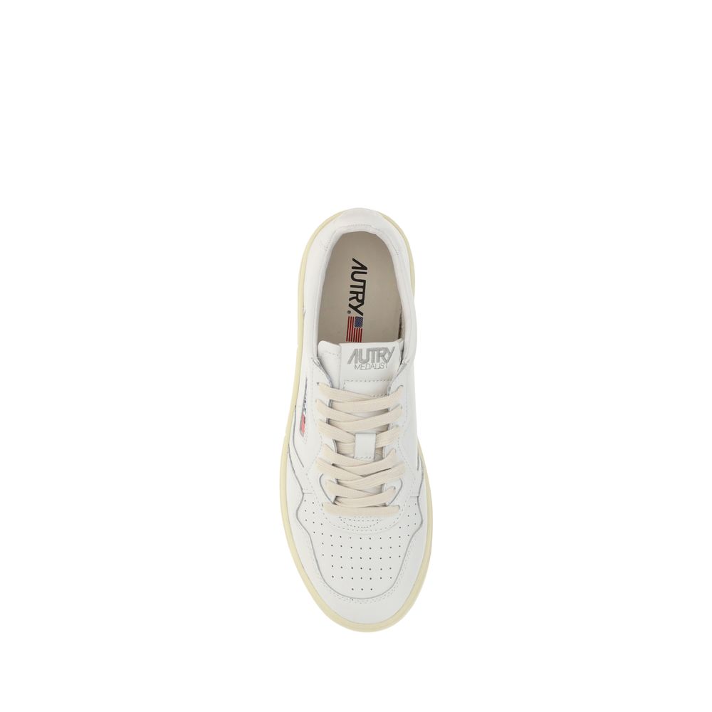 Sneakers by Autry for men in bos taurus calfskin leather white presents a sumptuous silhouette, artfully capturing the essence of the Men's Low Top Bos Taurus Calfskin Leather Sneakers with its sumptuous low-top style design.