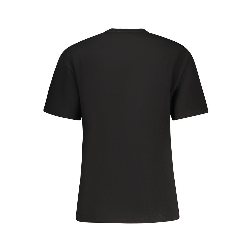 T-Shirt by Fila for women in cotton polyester black & blue showcases a dramatic silhouette, elegantly detailed with a dramatic and for a truly dramatic finish.