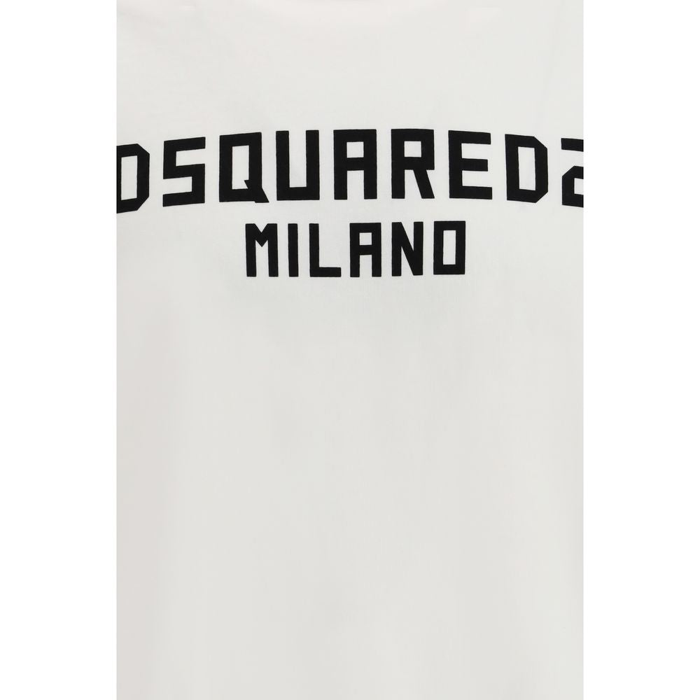 T-Shirt by Dsquared² for men in cotton white features an on trend silhouette, perfectly showcasing a on trend and for an elevated aesthetic.