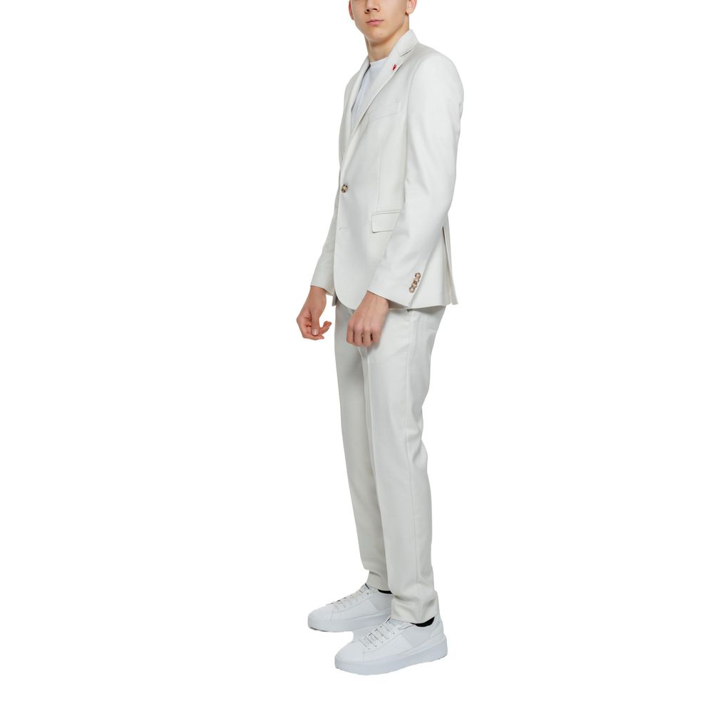 This Pant Suit by Mulish for men in stretch viscose polyester beige presents a discerning silhouette, featuring a sophisticated and a discerning slim for a refined and polished look.