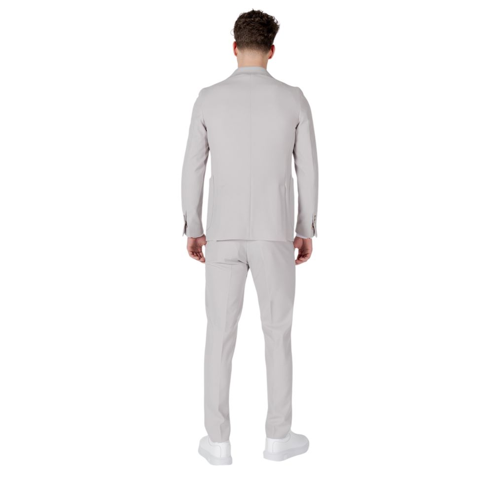 Pant Suit by Mulish for men in stretch polyester & viscose gray presents a nuanced silhouette, showcasing a nuanced and nuanced for an elevated aesthetic.