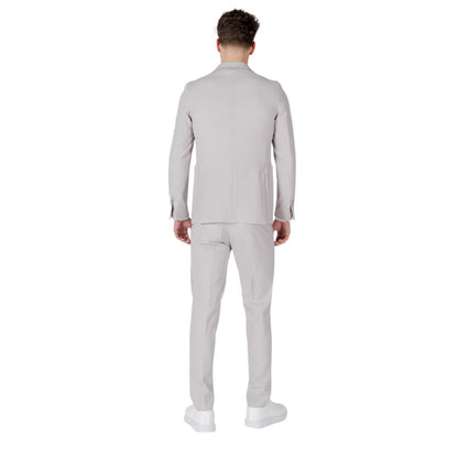 Pant Suit by Mulish for men in stretch polyester & viscose gray presents a nuanced silhouette, showcasing a nuanced and nuanced for an elevated aesthetic.