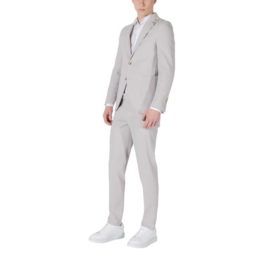 This Pant Suit by Mulish for men in stretch polyester & viscose gray presents a discerning silhouette, featuring a sophisticated and a discerning for a refined and polished look.