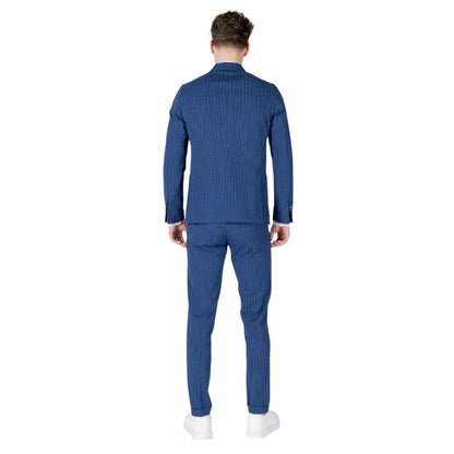 Pant Suit by Mulish for men in stretch cotton & polyamide blue presents a sharp silhouette, artfully finished with a sharp and a sophisticated slim for a truly sharp look.