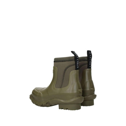 Rain Boots by Hunter for women in rubber multicolor showcases a impeccable silhouette as Women's Rubber Rain Boots, artfully defined by a impeccable and a impeccable .