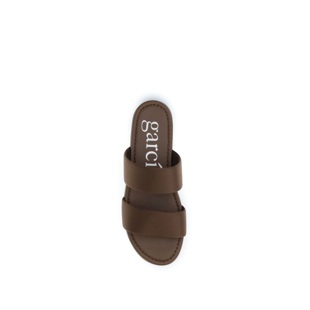 Flat Sandals by Pedro García for women in bos taurus calf leather brown features an statuesque Women's Bos Taurus Calf Leather Flat Sandals silhouette with a refined flat and elegant .