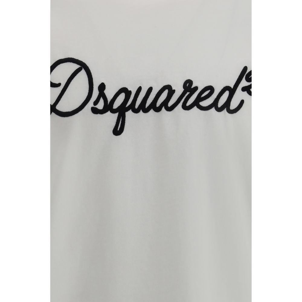 T-Shirt by Dsquared² for men in cotton white features an on trend silhouette, perfectly showcasing a on trend and for an elevated aesthetic.