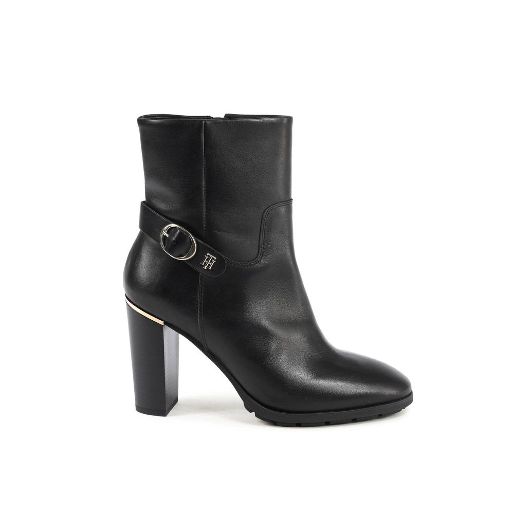 Ankle Boots by Tommy Hilfiger for women in leather black features an dynamic silhouette, showcasing the dynamic Women's Leather Ankle Boots design with its distinctive and elegant .