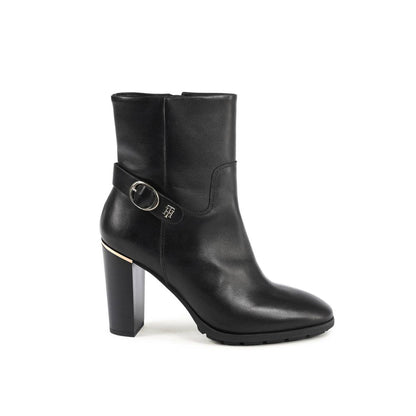 Ankle Boots by Tommy Hilfiger for women in leather black features an dynamic silhouette, showcasing the dynamic Women's Leather Ankle Boots design with its distinctive and elegant .