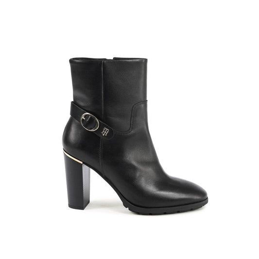 Ankle Boots by Tommy Hilfiger for women in leather black features an dynamic silhouette, showcasing the dynamic Women's Leather Ankle Boots design with its distinctive and elegant .