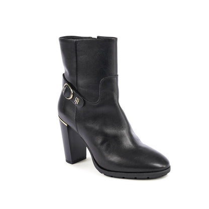 Ankle Boots by Tommy Hilfiger for women in leather black showcases a impeccable silhouette as Women's Leather Ankle Boots, artfully defined by a impeccable and a impeccable .