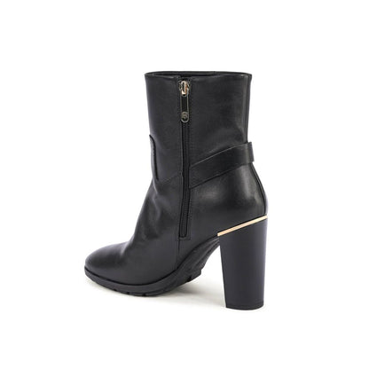 Ankle Boots by Tommy Hilfiger for women in leather black features an enchanting design from the Women's Leather Ankle Boots collection, highlighting a enchanting and for a refined look.
