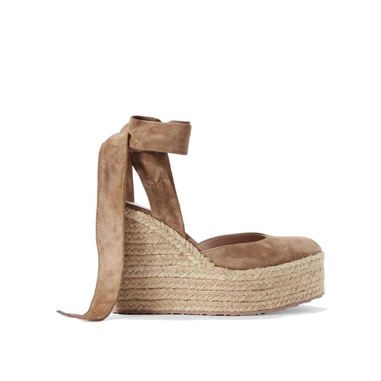 Very-High-Heel Platform Wedge Sandals by Gianvito Rossi for women in jute suede & calf leather beige features an architectural design from the Women's Jute Suede & Calf Leather Very-High-Heel Platform Wedge Sandals collection, defined by a architectural platform wedge 12-cm-heel very-high-heel and almond toe style for a architectural finish.
