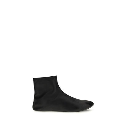 Ankle Boots by The Row for women in leather & rubber black showcases a ergonomic silhouette from the Women's Leather & Rubber Ankle Boots collection, featuring a ergonomic and a ergonomic .
