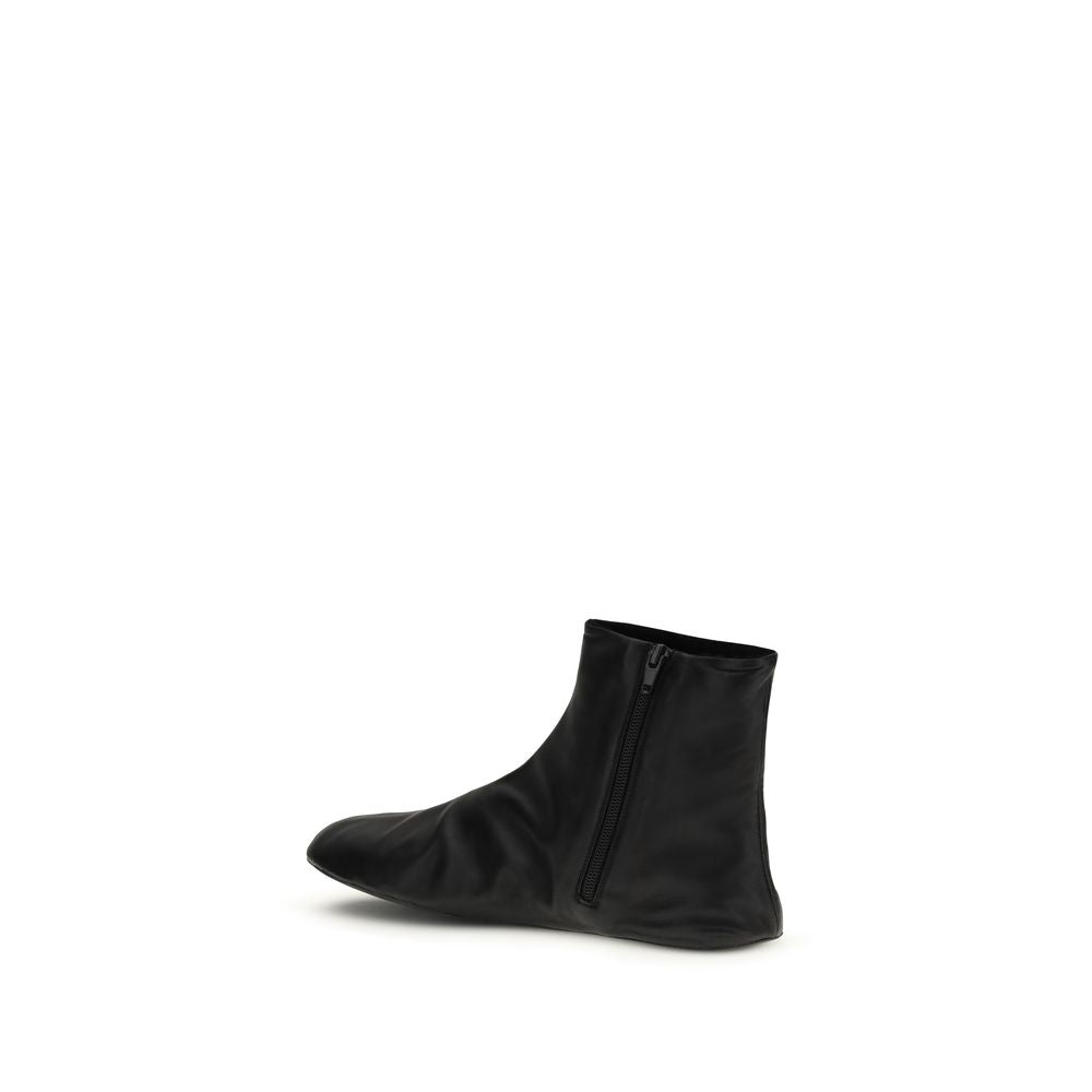Ankle Boots by The Row for women in leather & rubber black features an dynamic silhouette, showcasing the dynamic Women's Leather & Rubber Ankle Boots design with its distinctive and elegant .