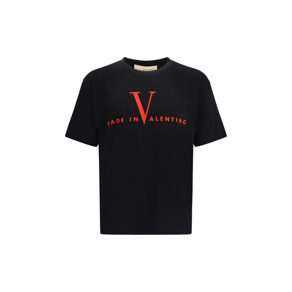 T-Shirt by Valentino Garavani for men in cotton black & print features an edgy silhouette, meticulously detailed with a sophisticated and for a truly edgy finish.