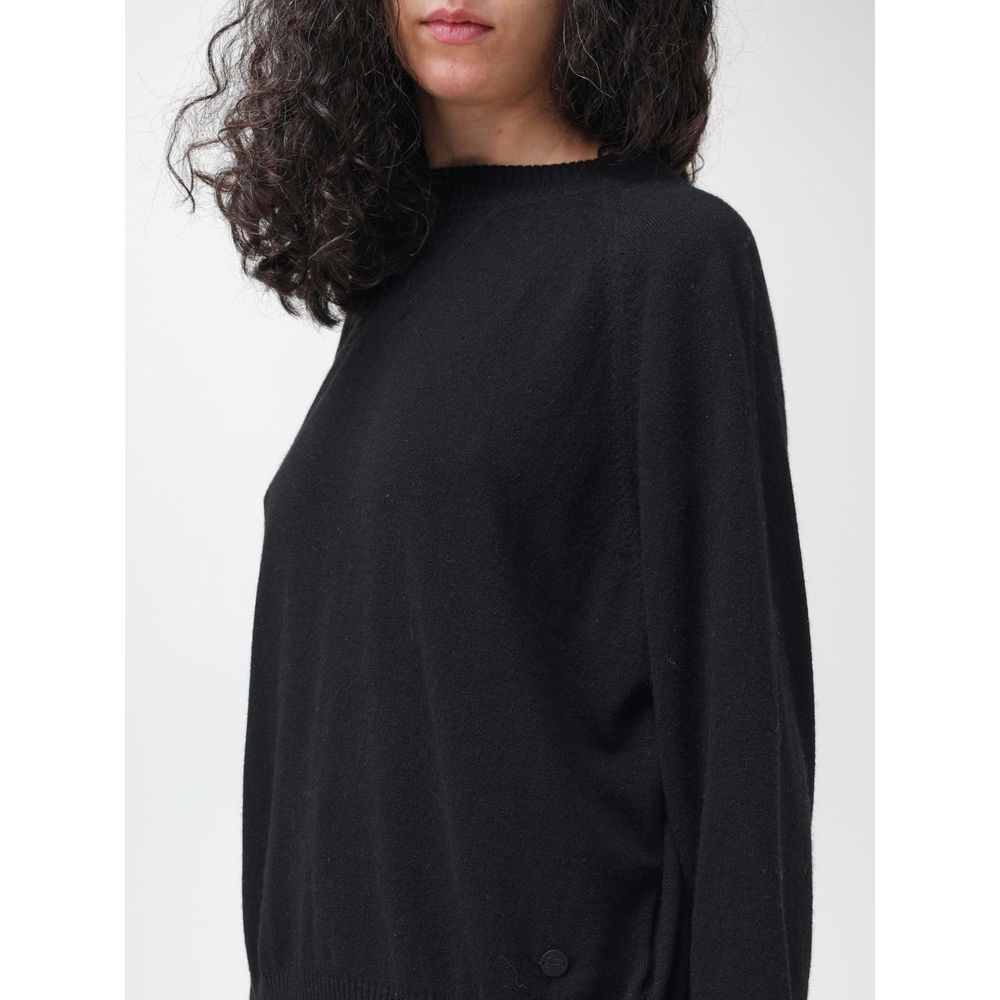 Sweatshirt by Woolrich for women in cashmere black showcases a slouchy chic silhouette, artfully detailed with a slouchy chic and for a slouchy chic finish.